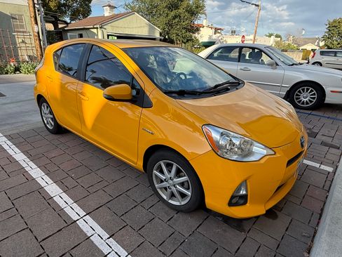 Used 2014 Toyota Prius C Four image 5