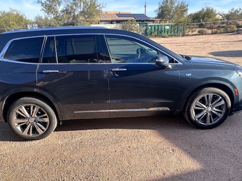 Used 2020 Cadillac XT6 Premium Luxury image 2