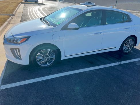 Used 2021 Hyundai Ioniq Limited image 2