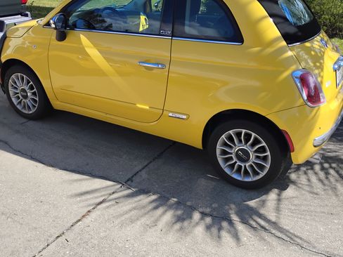 Used 2013 FIAT 500 Lounge w/ Luxury Leather Pkg image 2