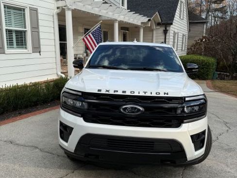 Used 2022 Ford Expedition Max Limited image 4