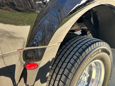 Used 2024 Ford F350 Limited image 28