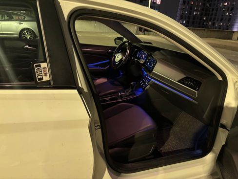 Used 2019 Volkswagen Jetta SEL w/ Cold Weather Package image 9