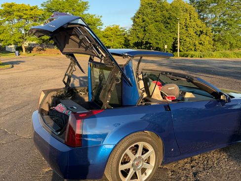 Used 2006 Cadillac XLR RWD image 11