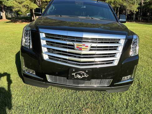 Used 2019 Cadillac Escalade ESV Platinum image 4