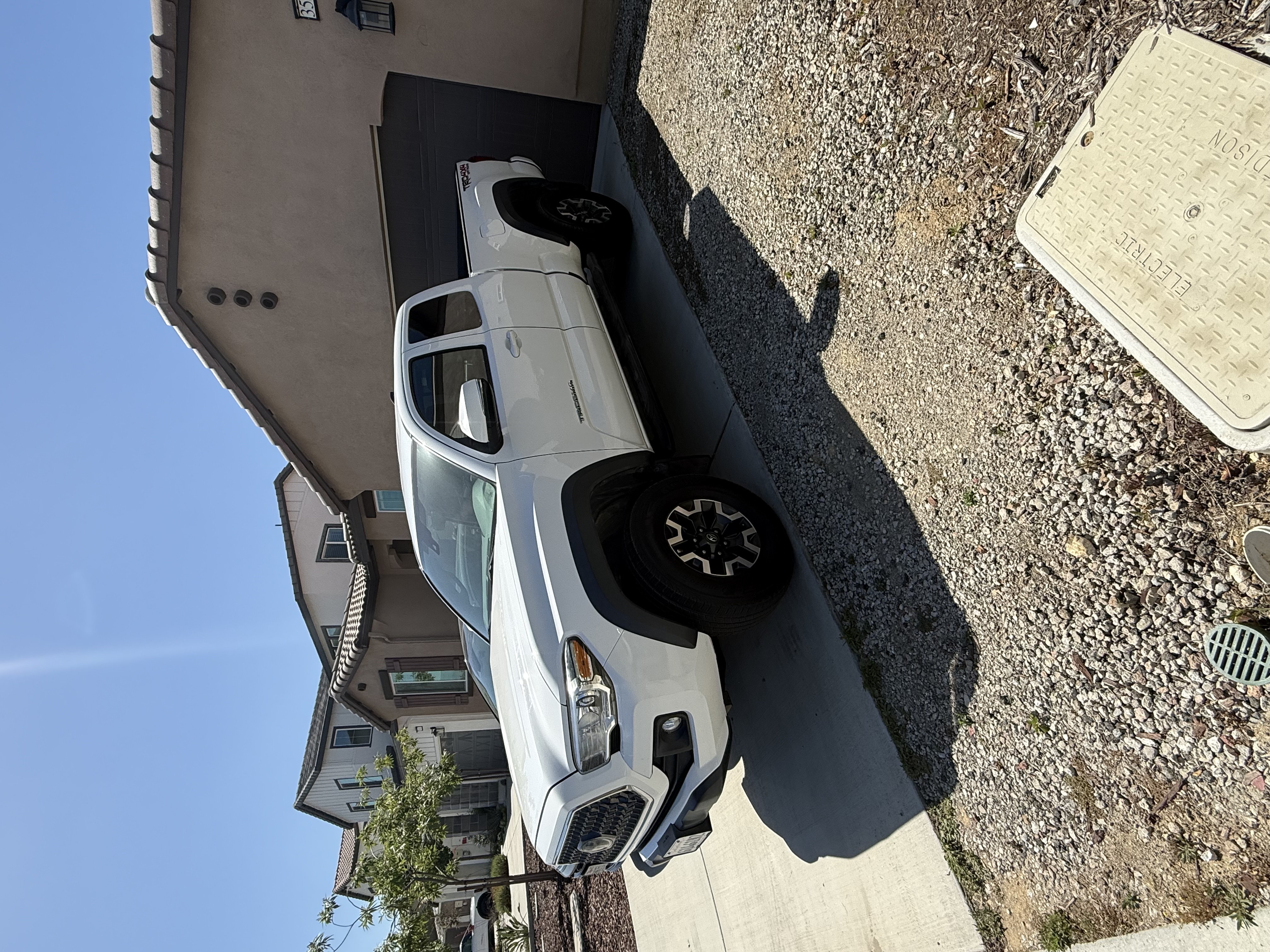 Used 2019 Toyota Tacoma TRD Off-Road w/ Technology Package AWD/4WD image 1
