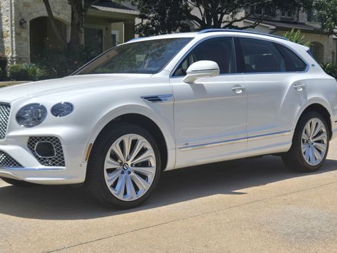 Used 2021 Bentley Bentayga V8 Sport Utility 4D image 4