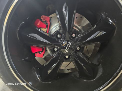 Used 2009 Chrysler 300 C w/ Luxury Group II image 6