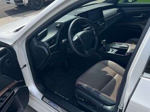Used 2022 Lexus ES 300h w/ Premium Package image 11