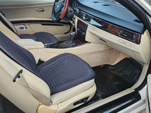 Used 2010 BMW 328i Convertible image 8