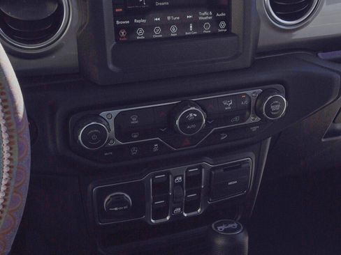 Used 2019 Jeep Wrangler Unlimited Sahara image 8