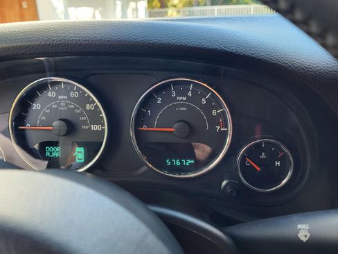 Used 2014 Jeep Wrangler Unlimited Rubicon w/ Connectivity Group image 6