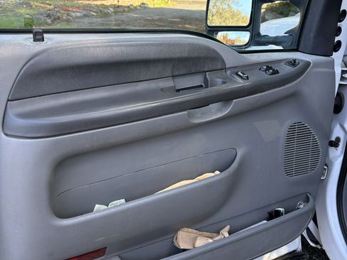 Used 2003 Ford F250 XLT image 11