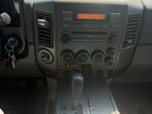Used 2004 Nissan Armada LE AWD/4WD image 2