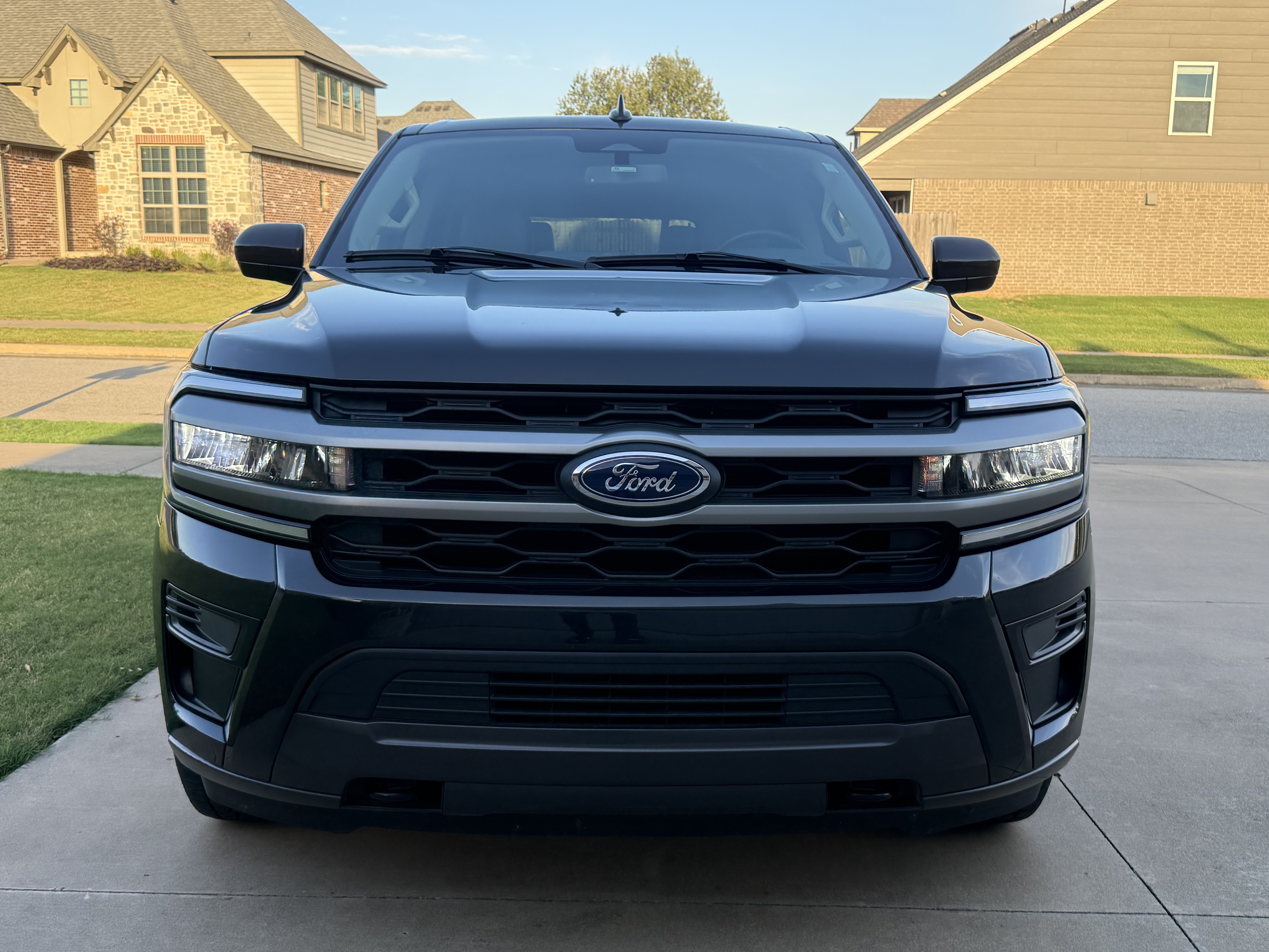 Used 2023 Ford Expedition Max XLT AWD/4WD image 2