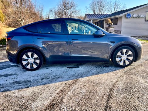 Used 2023 Tesla Model Y Long Range image 2