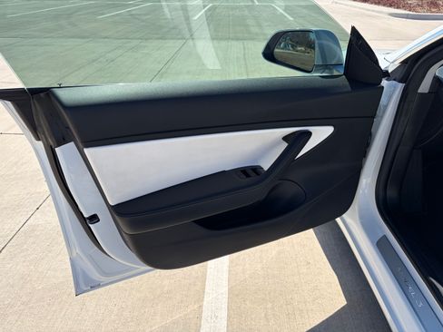 Used 2018 Tesla Model 3 Long Range image 14