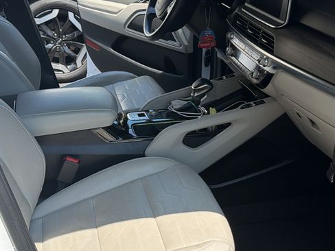 Used 2022 Kia Telluride SX w/ SX Prestige Package AWD/4WD image 4