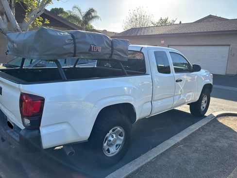 Used 2018 Toyota Tacoma SR image 5