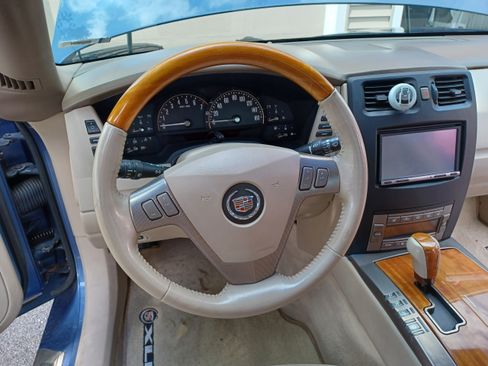 Used 2005 Cadillac XLR RWD image 10