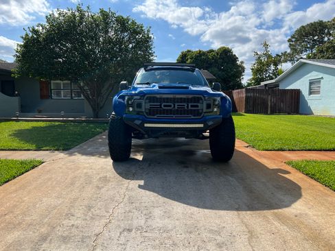 Used 2018 Ford F150 XLT w/ Equipment Group 302A Luxury image 4