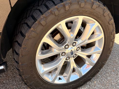 Used 2018 Ford Expedition Max Platinum AWD/4WD image 9