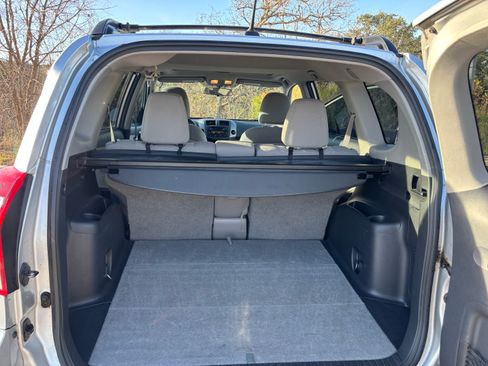 Used 2012 Toyota RAV4 FWD image 11