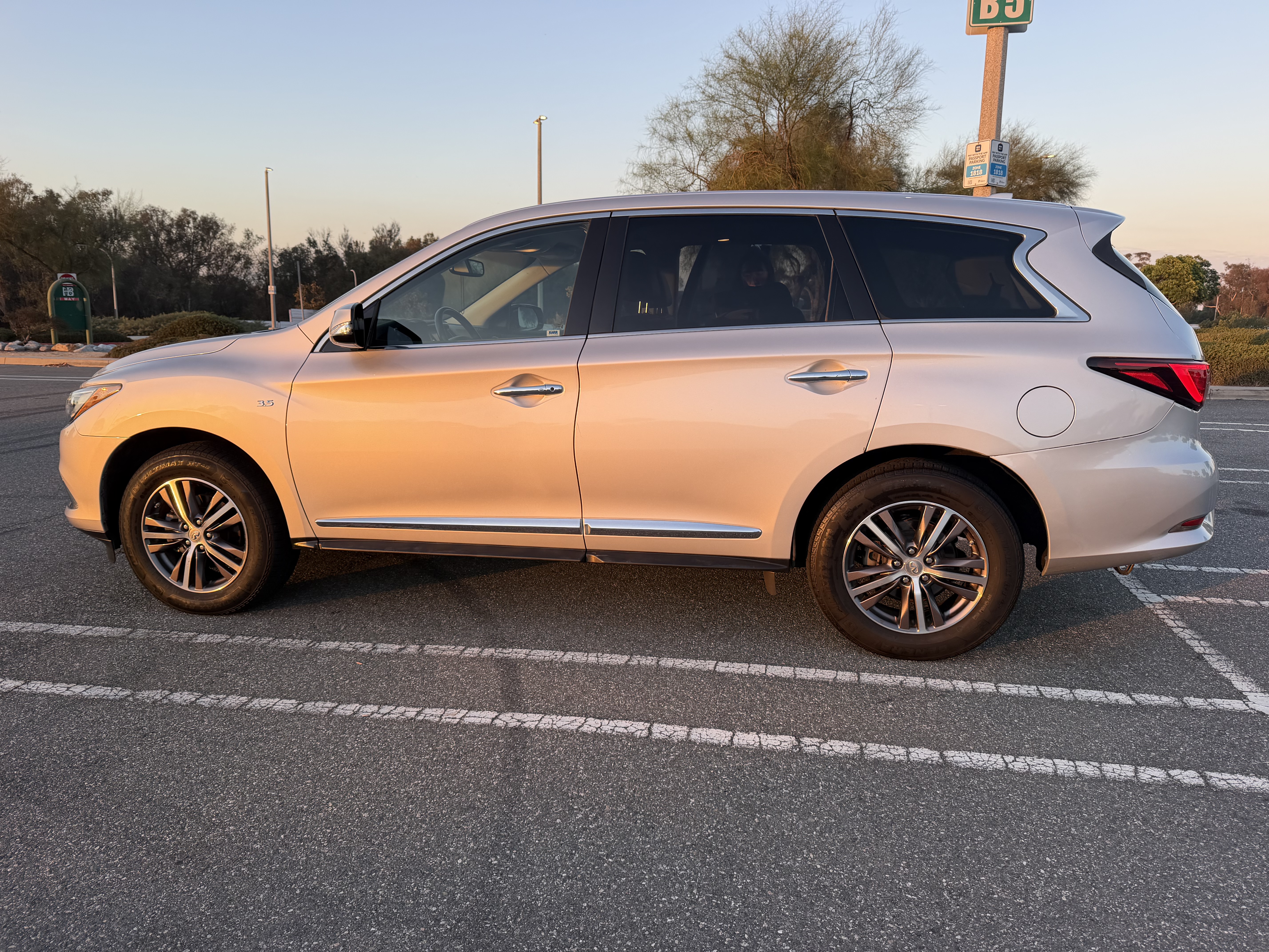 Used 2018 INFINITI QX60 Luxe AWD/4WD image 4