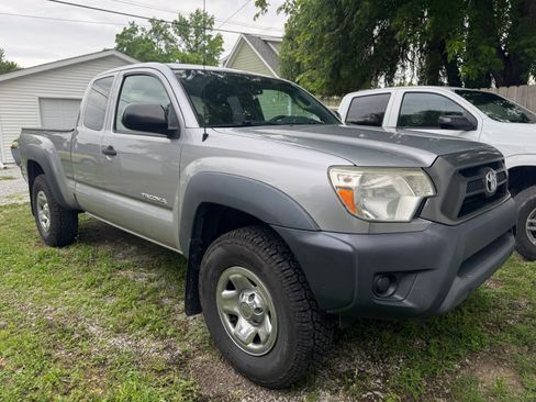 Used 2015 Toyota Tacoma PreRunner RWD image 4