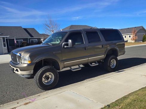 Used 2003 Ford Excursion Limited image 2