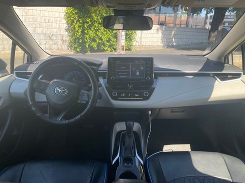 Used 2021 Toyota Corolla LE image 18