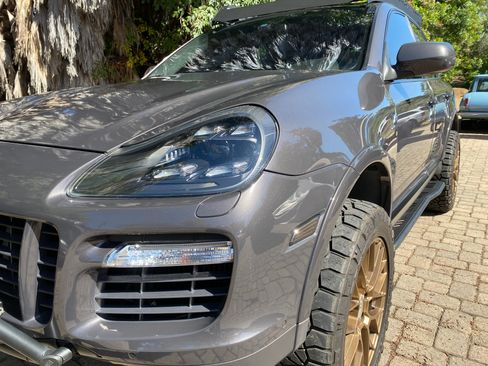 Used 2009 Porsche Cayenne Turbo S AWD/4WD image 26