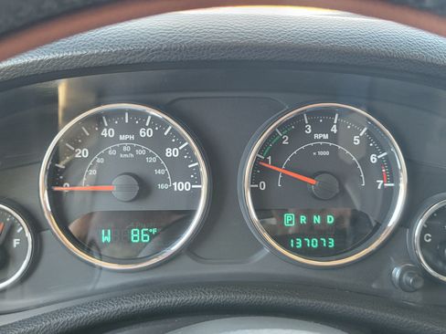 Used 2014 Jeep Wrangler Unlimited Rubicon w/ Max Tow Package image 9