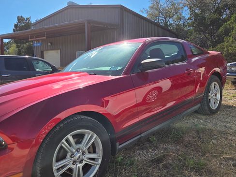 Used 2010 Ford Mustang Premium image 4