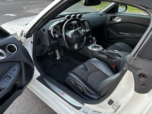 Used 2012 Nissan 370Z Touring w/ Sport Pkg RWD image 11