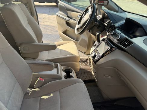 Used 2017 Honda Odyssey SE image 8