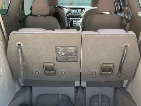 Used 2016 Kia Sedona LX w/ LX Convenience Package image 10