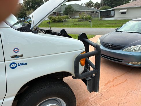 Used 2004 Ford E-350 and Econoline 350 Extended Super Duty RWD image 29
