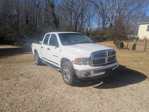 Used 2005 Dodge Ram 1500 Truck SLT image 2