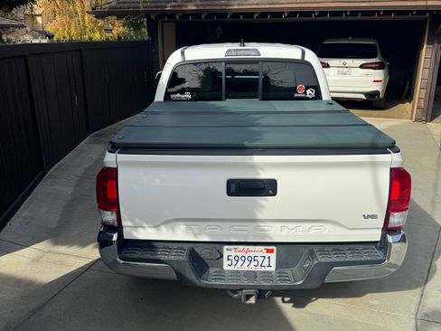 Used 2016 Toyota Tacoma SR5 image 4