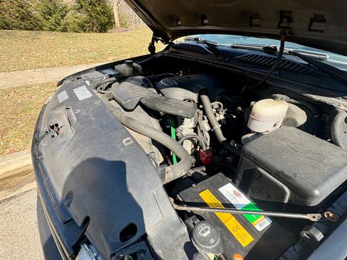 Used 2003 Chevrolet Suburban Z71 image 11