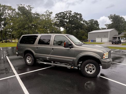 Used 2005 Ford Excursion Limited AWD/4WD image 5