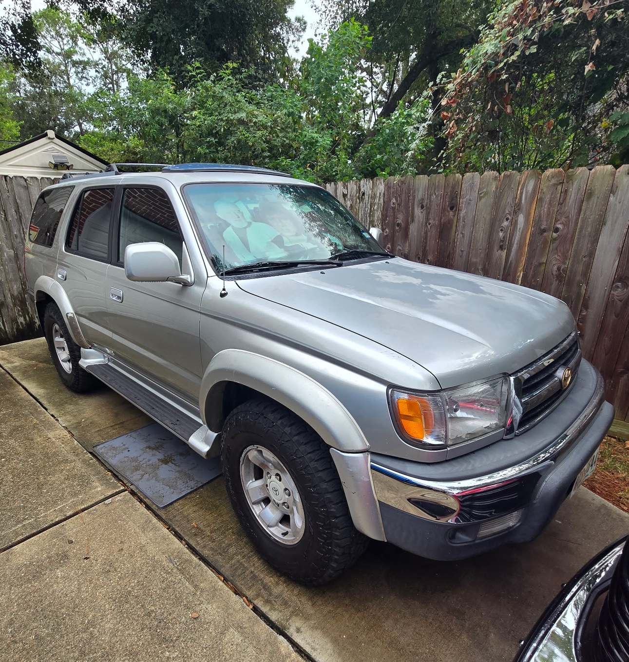 Used 2000 Toyota 4Runner SR5 RWD image 6