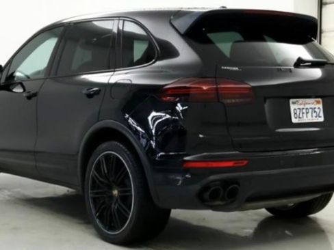 Used 2017 Porsche Cayenne S Platinum image 4