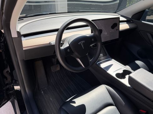 Used 2021 Tesla Model Y Long Range AWD/4WD image 15
