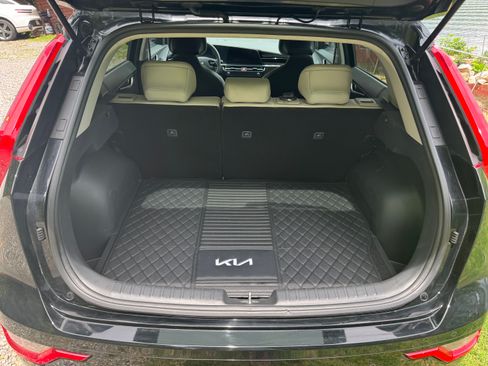 Used 2023 Kia Niro EX Touring FWD image 4