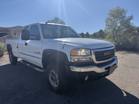 Used 2004 GMC Sierra 2500 SLE w/ Heavy-Duty Power Package image 2