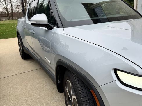 Used 2024 Rivian R1T Adventure image 8