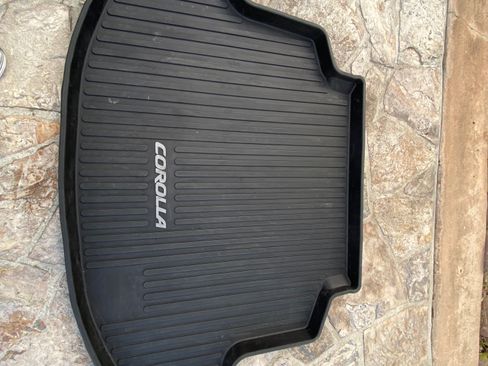 Used 2018 Toyota Corolla LE image 24