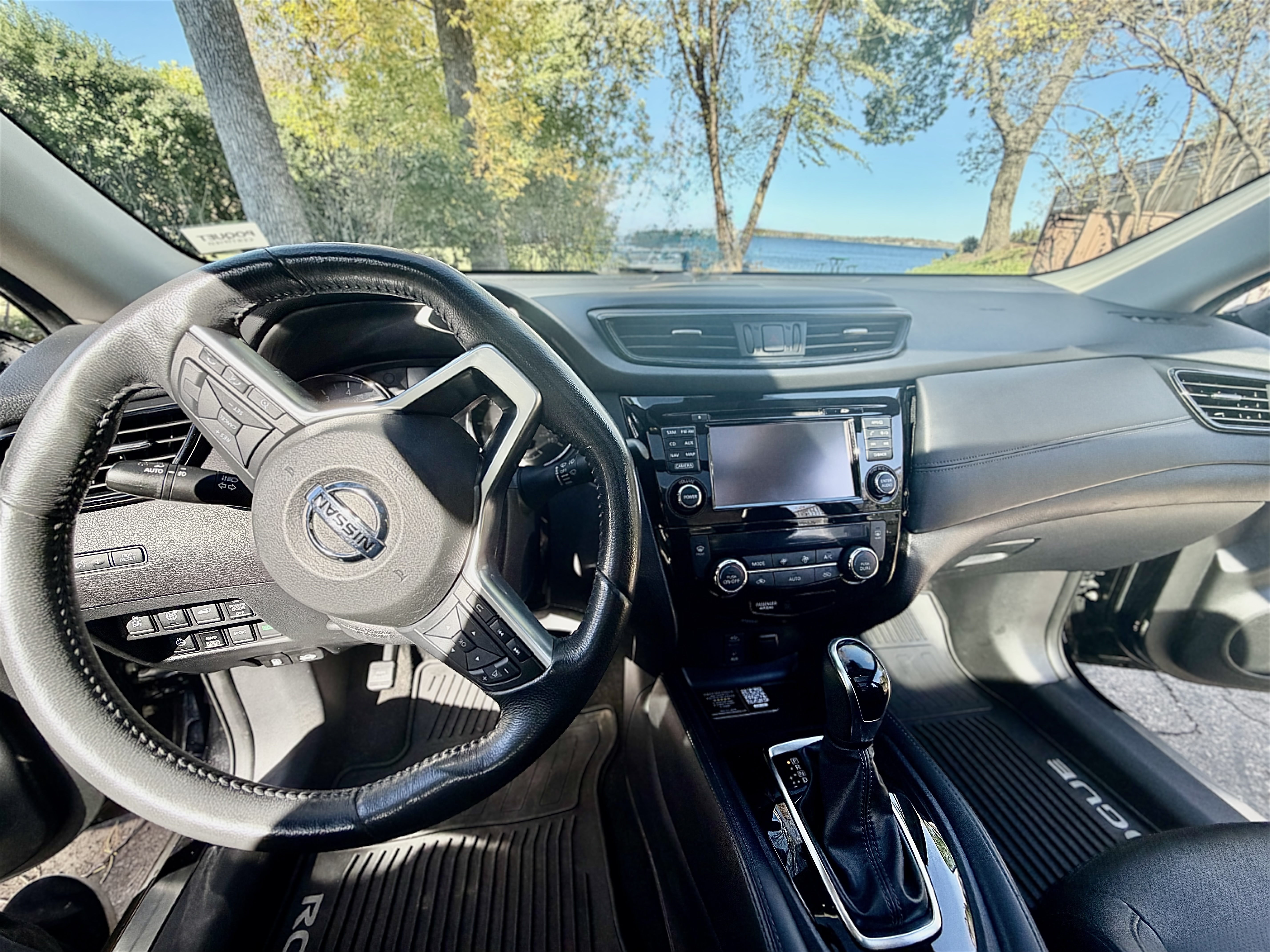 Used 2017 Nissan Rogue SL w/ SL Premium Package AWD/4WD image 15